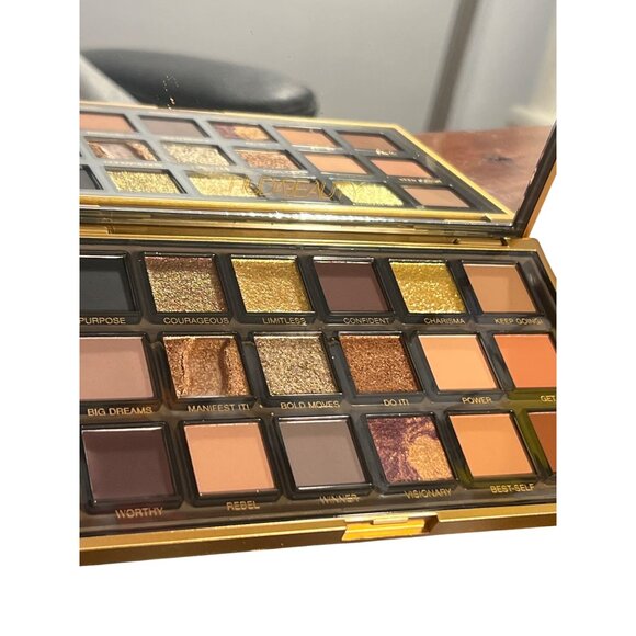 Huda Beauty Em(Power)ed Eyeshadow Palette Professional Makeup Collection NEW - Picture 4 of 5